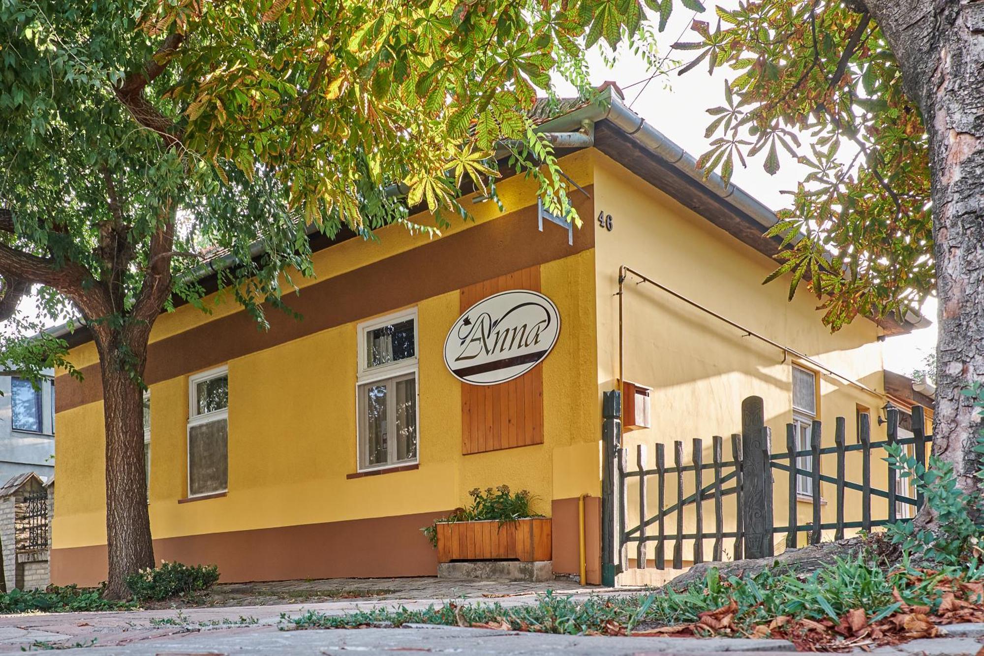 Ana Guesthouse Senta Exteriér fotografie