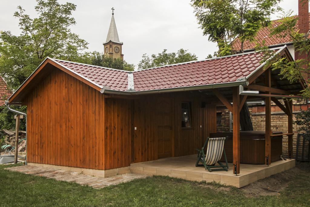 Ana Guesthouse Senta Exteriér fotografie
